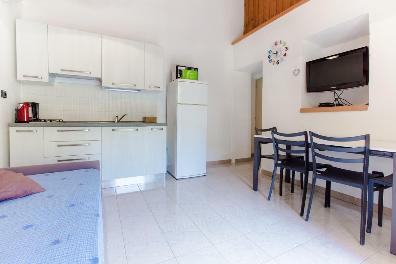 Apartments Suster Torbole Sul Garda Esterno foto